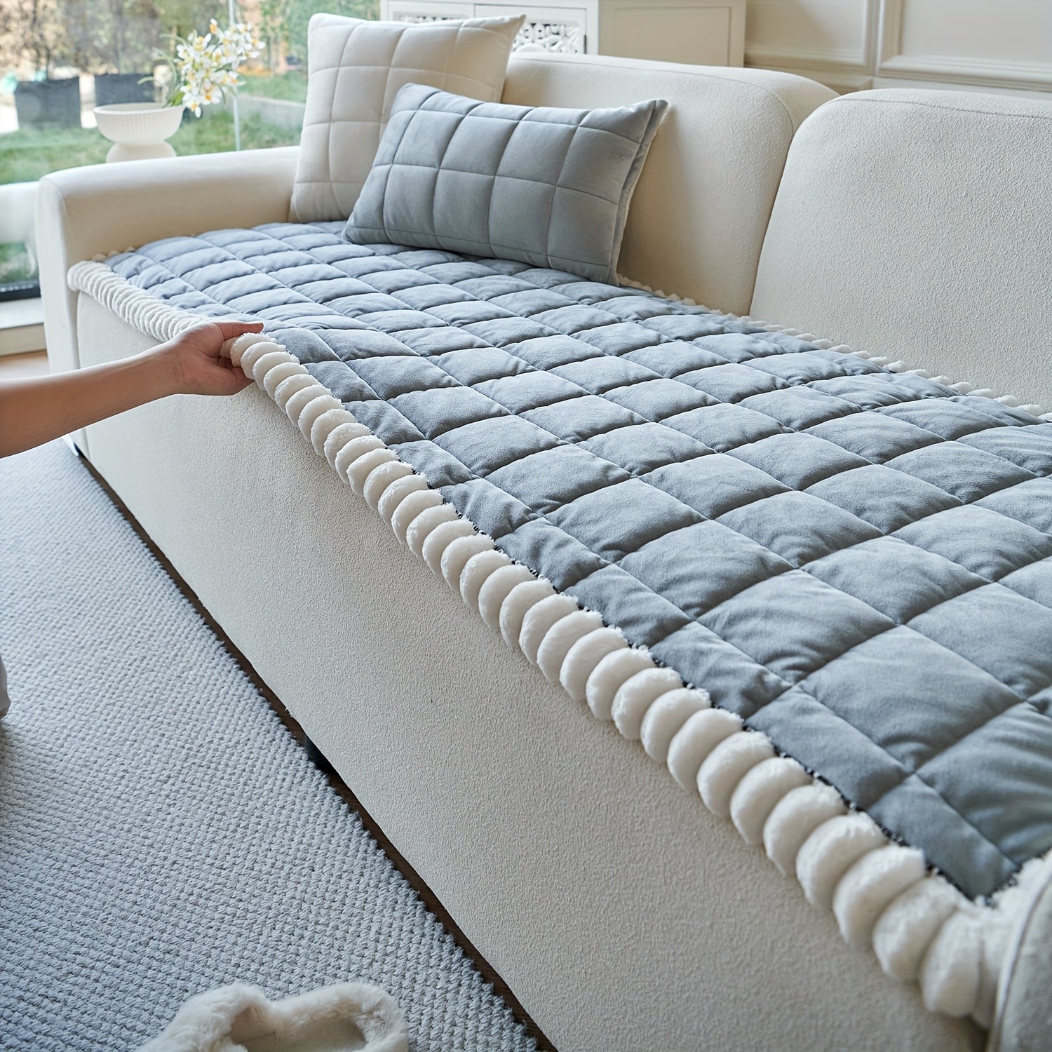 A Thick Diamond Quilted Sofa Cushion with White Plush Ball Decoration, Combining Practicality And Aesthetics, Quickly Enhances The Cozy Atmosphere of The Living Room, Suitable for Various Home Styles Such As Modern Minimalist And Nordic