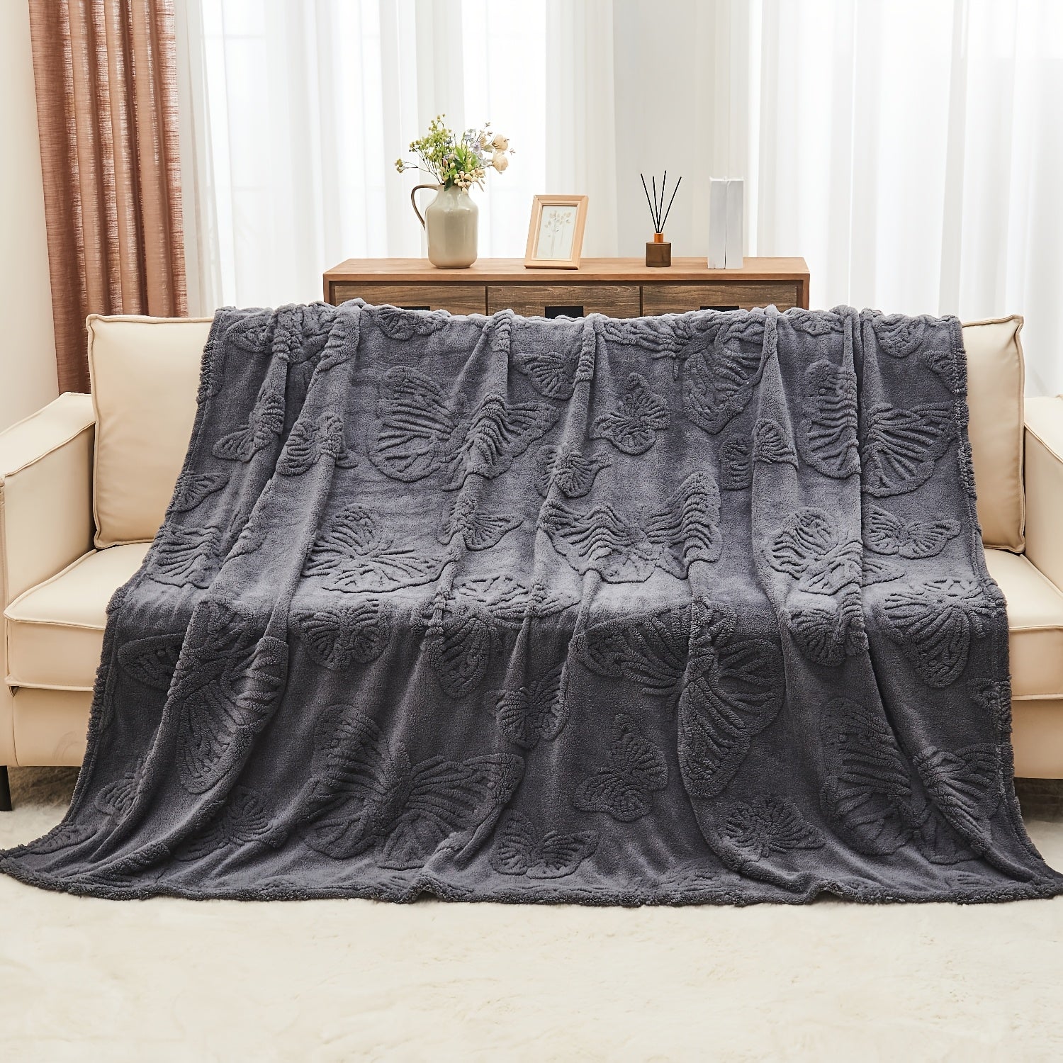 1pc 3D Butterfly Tufted Blanket, Spring And Summer Flannel Fleece Blanket, Bed, Lunch Nap, Couch, Air Conditioning & Office Blanket | Perfect Gift for Women, Men | Available All Seasons | Machine Washable